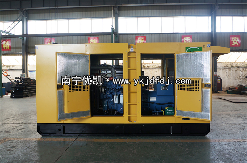 2022年11月21日，200KW玉柴發(fā)電機(jī)組靜音帶雨棚順利交貨