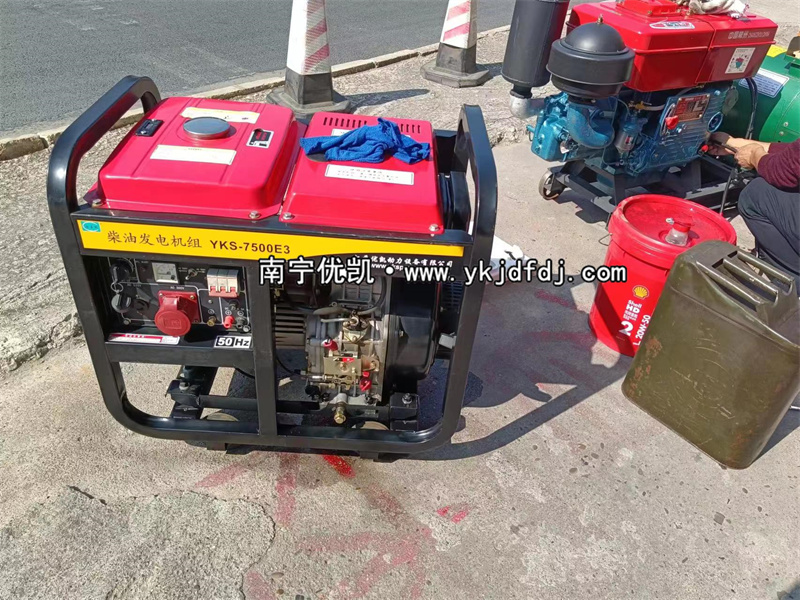 2022年12月6日，兩臺(tái)小型柴油發(fā)電機(jī)組發(fā)貨南寧工地