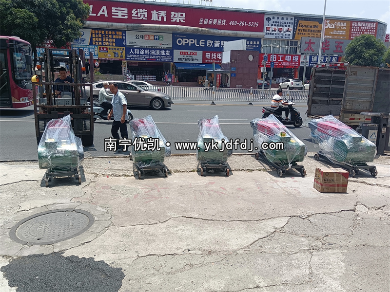 2023年7月26日，非洲項(xiàng)目出口5臺(tái)單缸柴油發(fā)電機(jī)組試機(jī)發(fā)貨大連港口