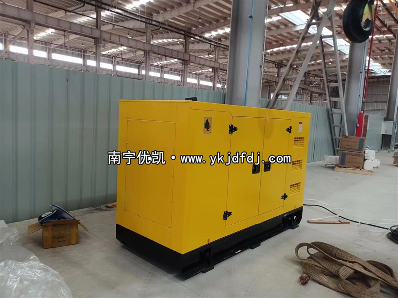 2023年12月19日，康明斯35kw靜音柴油發(fā)電機(jī)組到貨現(xiàn)場(chǎng)