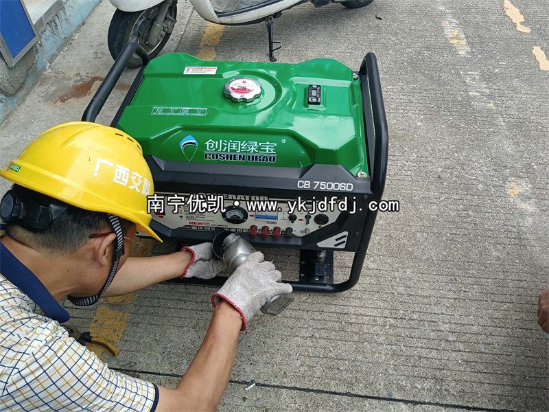 2024年5月5日，客戶(hù)到店自提一臺(tái)7kw等功率汽油發(fā)電機(jī)