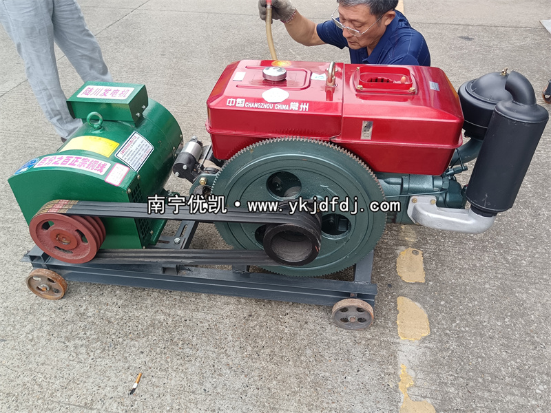 2024年5月16日，客戶(hù)到店自提一臺(tái)15KW單缸柴油發(fā)電機(jī)