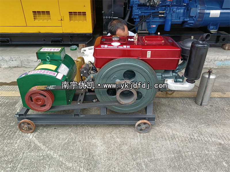 2024年7月28日，客戶(hù)到店自提15kw單缸柴油發(fā)電機(jī)組