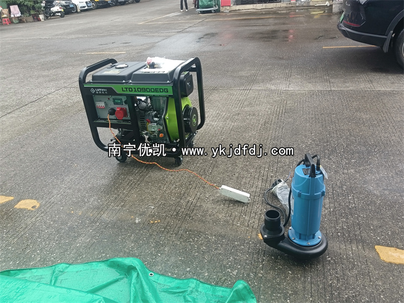 2024年8月13日，客戶到店自提8KW柴油發(fā)電機(jī)組