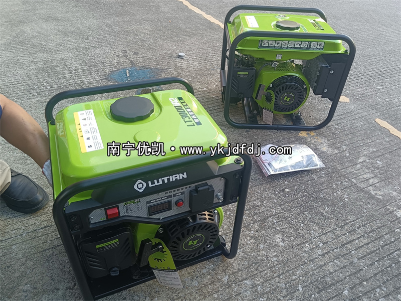 2024年9月23日，客戶到店自提兩臺(tái)汽油變頻發(fā)電機(jī)