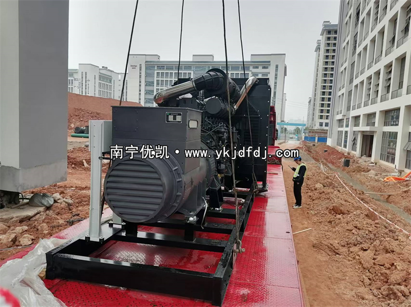2024年11月6日，南寧項(xiàng)目1120KW上柴發(fā)電機(jī)組到貨安裝調(diào)試