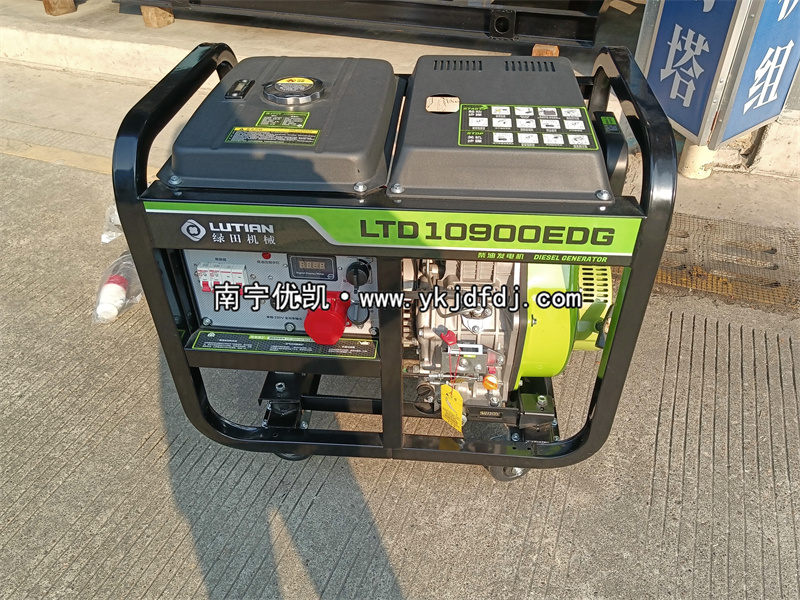 2025年1月20日，客戶到店自提并試機(jī)8KW柴油發(fā)電機(jī)組