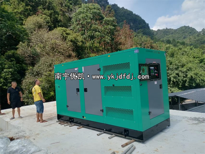 2025年9月5日，崇左項目200kw低噪音柴油發(fā)電機組卸貨試機