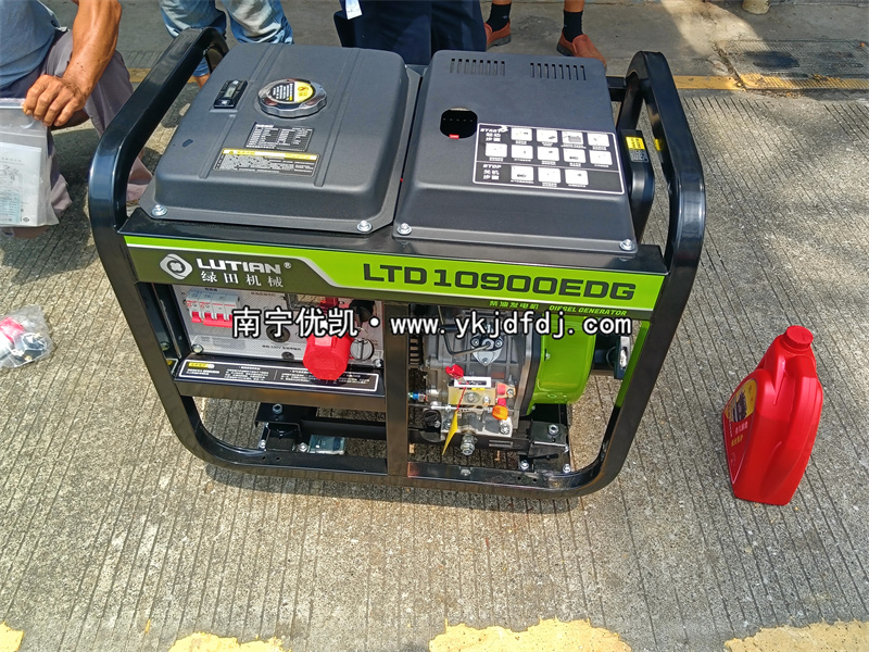 2025年9月8日，客戶到店采購8kw柴油發(fā)電機組并試機