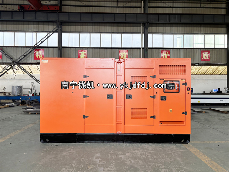 2025年12月10日，400kw玉柴低噪音柴油發(fā)電機(jī)組裝車(chē)出口國(guó)外